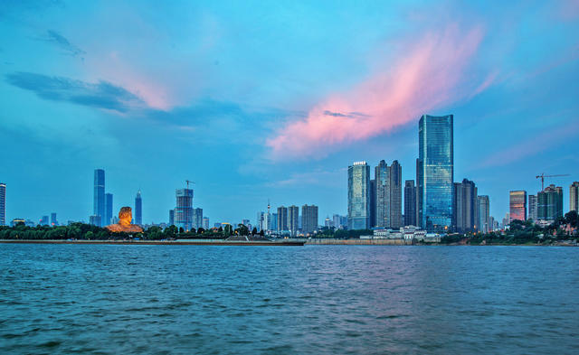 湘江东岸，山水洲城，长沙市