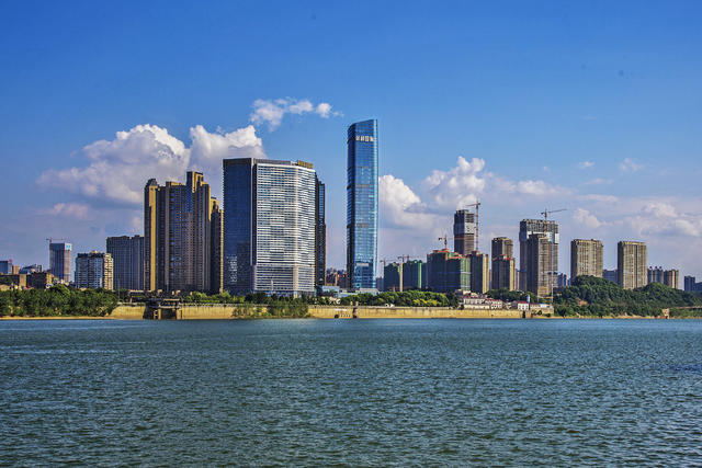 湘江东岸，山水洲城，长沙市