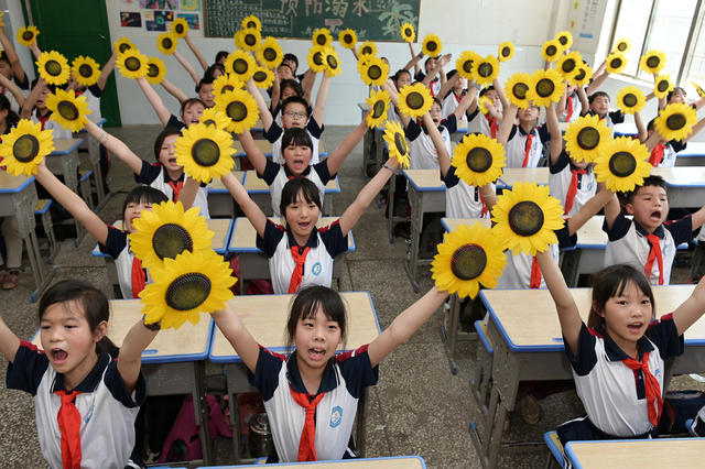 教育 课前一支歌 学生 课堂  唱歌
喜迎二十大  歌曲 学校  