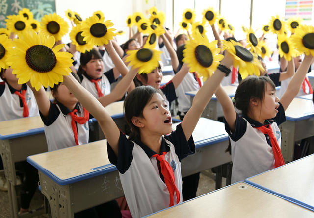 教育 课前一支歌 学生 课堂  唱歌
喜迎二十大  歌曲 学校  