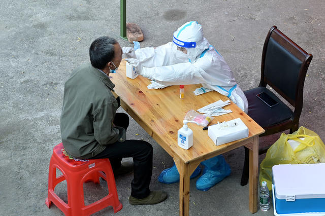 疫情防控 核酸检测  送医下乡 防疫知识 农村  为民办实事 农村防疫  山区乡村 村民 医疗  医务人员