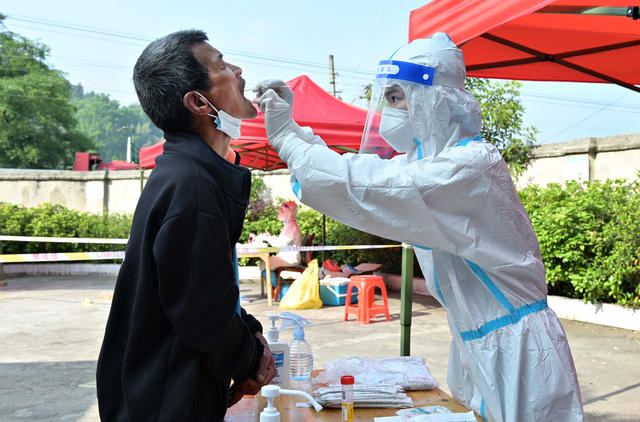 疫情防控 核酸检测  送医下乡 防疫知识 农村  为民办实事 农村防疫  山区乡村 村民 医疗  医务人员