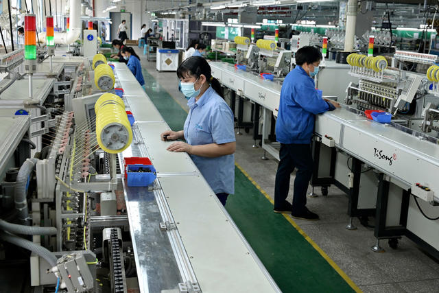 企业生产
保订单
防疫生产两不误
工业园区
产销两旺
市场
电子产品
公司
工业