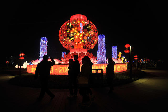  梅溪湖   灯展  亮灯