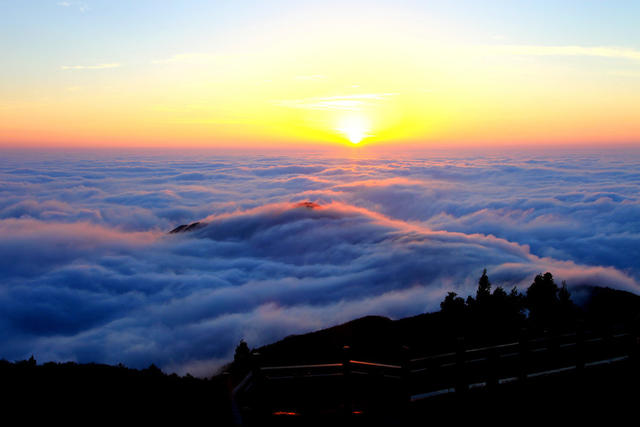 南岳衡山 衡山风光 日出 云海 瀑布云 望日台 黎明  户外 天空 冬天  云雾  