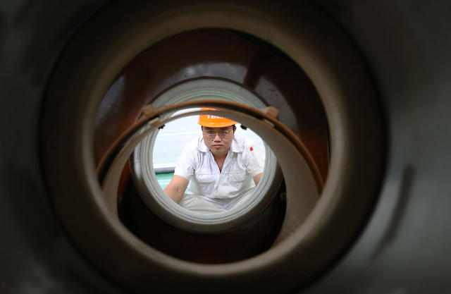 特变电工  生产 容量最大的单相三绕组换流变