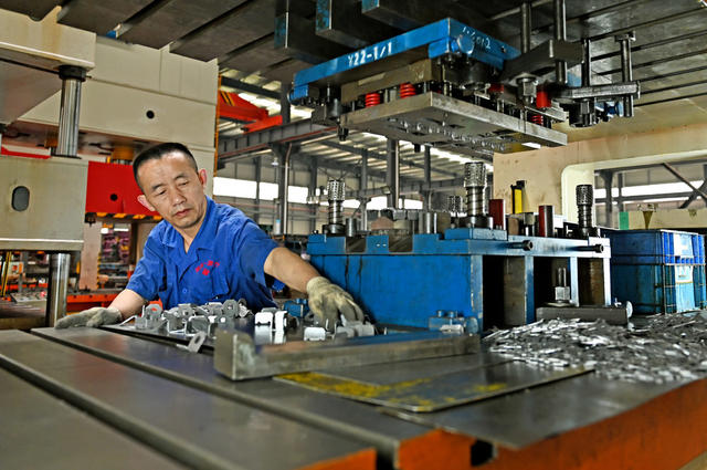  Financial and financial support for enterprises to resume production Industrial workers of banks