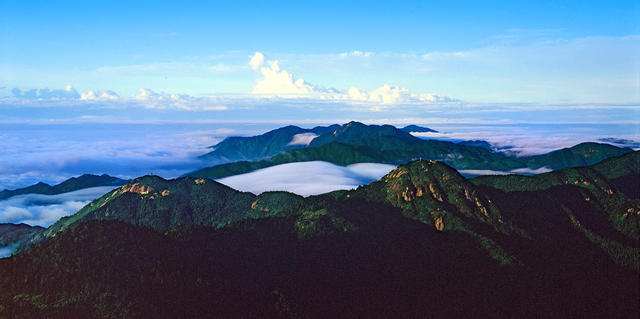 南岳衡山 衡山风光 云海 清晨 瀑布云 天池 天空 云彩 天柱峰 芙蓉峰 远山 群峰 岩石  户外 无人 安静 景点  上封寺  