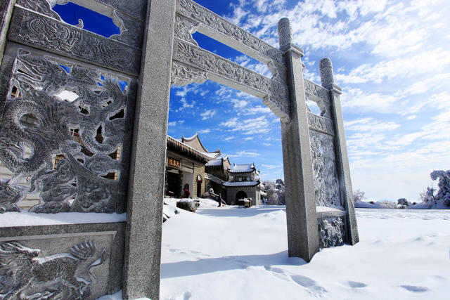 南岳衡山 衡山风光 上封寺 寺庙 佛教 山门 古建筑 冰雪 雪景 雾凇 冰雕  雕刻 景点 旅行 旅游 蓝天 白云  云彩 天空 户外 安静 冬季 寒冷  历史  名胜古迹 风景名胜 