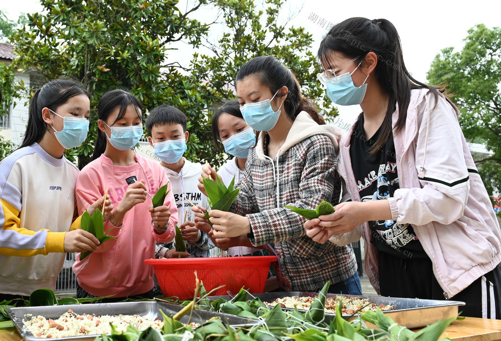 传统节日 端午节 劳动实践 包粽子 教育 教师 学生 传统文化 动手操作能力  传统食品