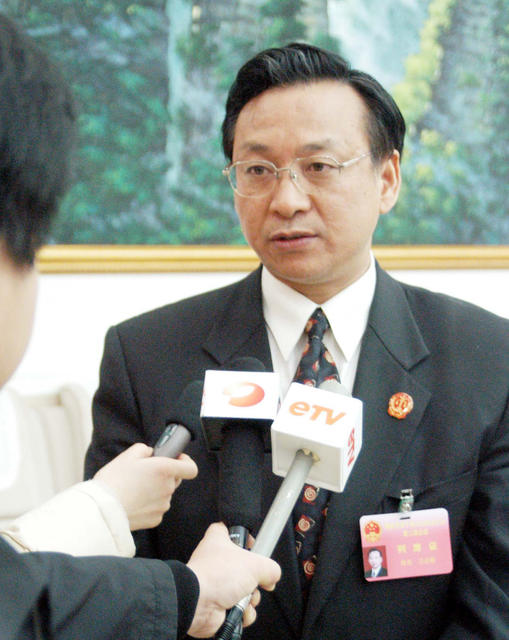 湖南省十届人大三次会议第二次大会  吴向东  江必新  何素斌 