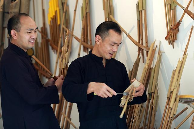 侗族 芦笙 乐器 “守艺人”学习 制作 技艺 非遗 文化 传承 党组织 合作社 销售  特色 产业 乡村 振兴