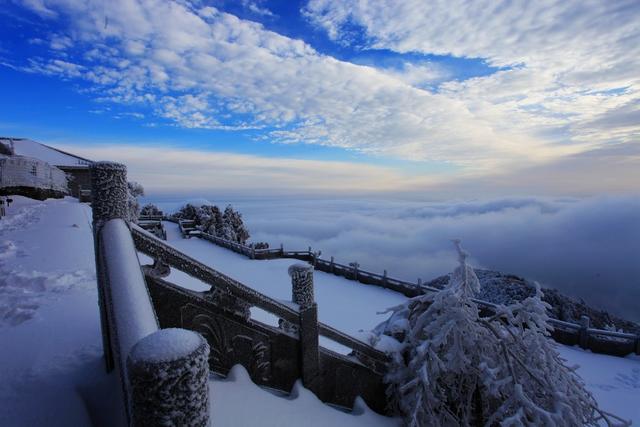 南岳衡山 衡山风光 冰雪 雾凇 日出 太阳 雪景 蓝天 白云 云海 望日台 云彩 阳光 天空 户外 景点 网红打卡地  冬季 寒冷 风景名胜  