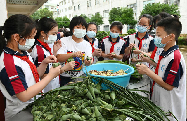 包粽子  端午节 传统文化  传统节日 学生 学校 劳动实践 动手能力 传统习俗 教育