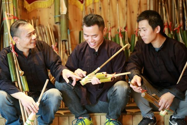 侗族 芦笙 乐器 “守艺人”学习 制作 技艺 非遗 文化 传承 党组织 合作社 销售  特色 产业 乡村 振兴