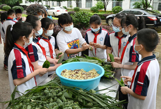 包粽子  端午节 传统文化  传统节日 学生 学校 劳动实践 动手能力 传统习俗 教育
