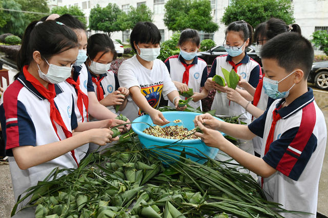 包粽子  端午节 传统文化  传统节日 学生 学校 劳动实践 动手能力 传统习俗 教育