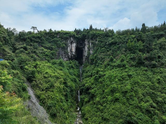 川洞