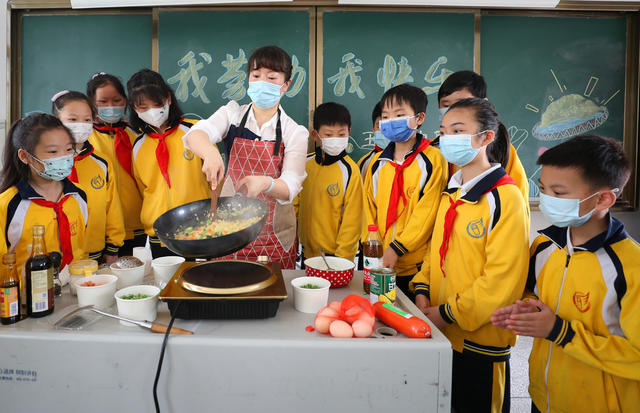 小学生 劳动课 做家务