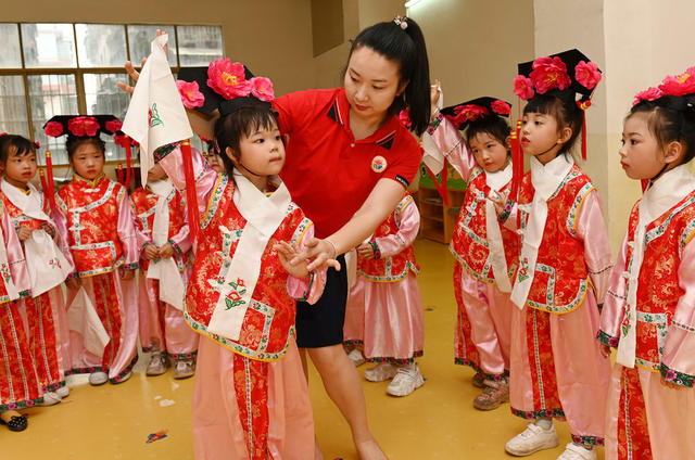 戏曲,传统戏曲,幼儿教育,传承,,表演,学习,传统文化,花古戏,祁剧,,幼儿园