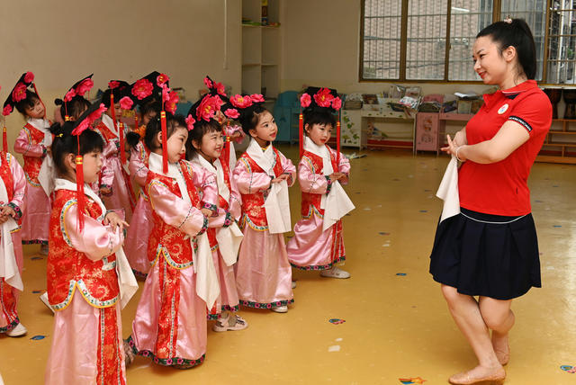 戏曲,传统戏曲,幼儿教育,传承,,表演,学习,传统文化,花古戏,祁剧,,幼儿园