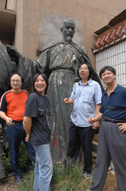 辛弃疾雕像  营盘路