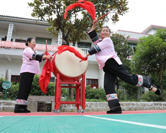    学  苗鼓   传   非遗