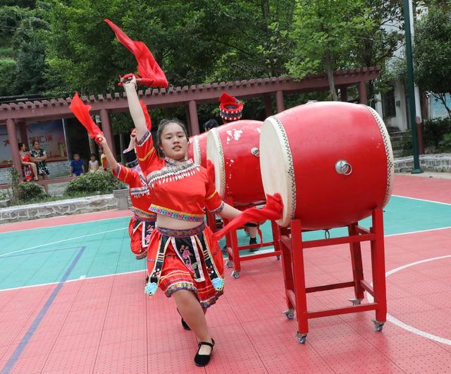    学  苗鼓   传   非遗