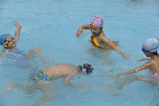 游泳  暑期
