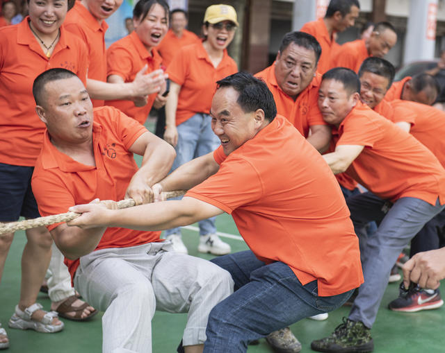 职工 体育 娱乐 拔河 文化 凝聚力 表情