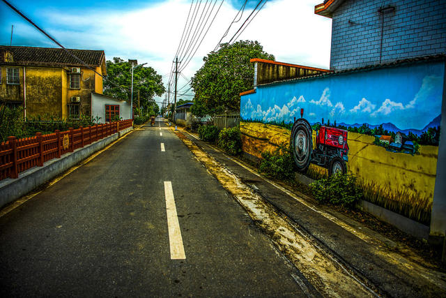 沿江村。