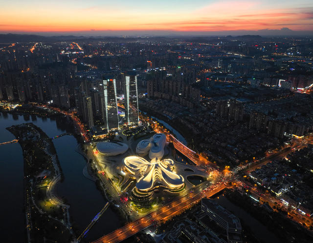航拍，旅游  夜景，梅溪湖艺术中心    音乐喷泉