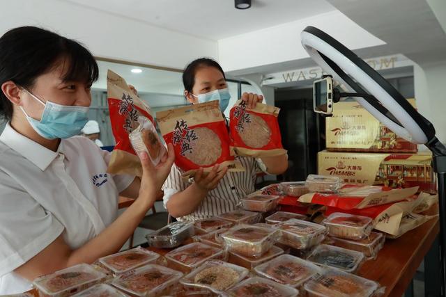 市场 需求 传统 赶制“土月饼”迎中秋