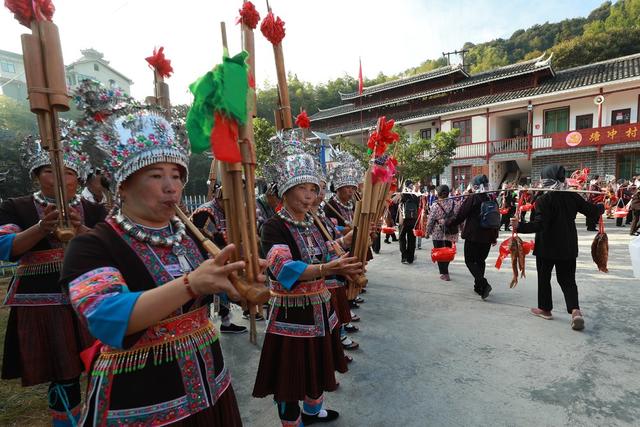 
侗族村民 欢度 国庆 情暖 重阳
