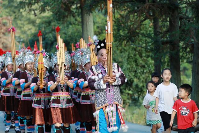 
侗族村民 欢度 国庆 情暖 重阳
