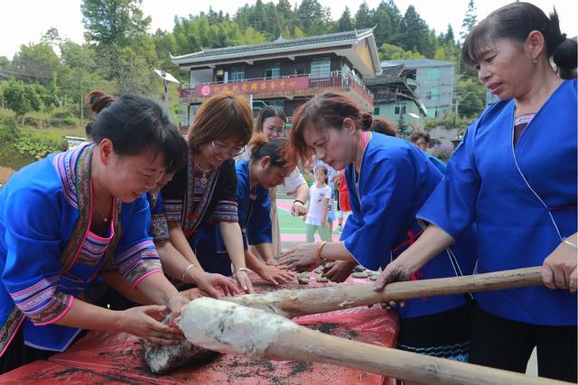 村民 组织 传统 敬老 活动 打糍粑 欢度 美德
