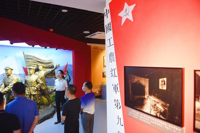 参观 传承红色基因