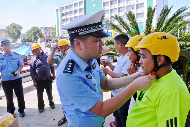 交警 安全头盔