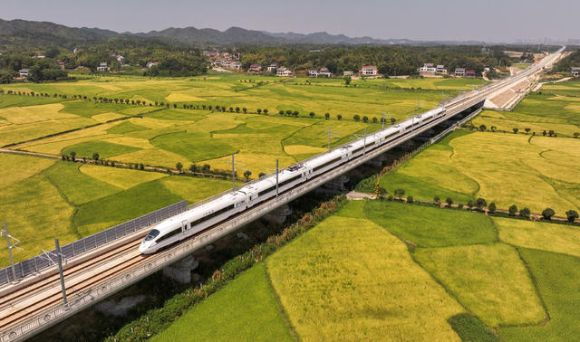  Economic transportation Yiyang Changsha section of Chongqing Xiamen high-speed railway is open to traffic