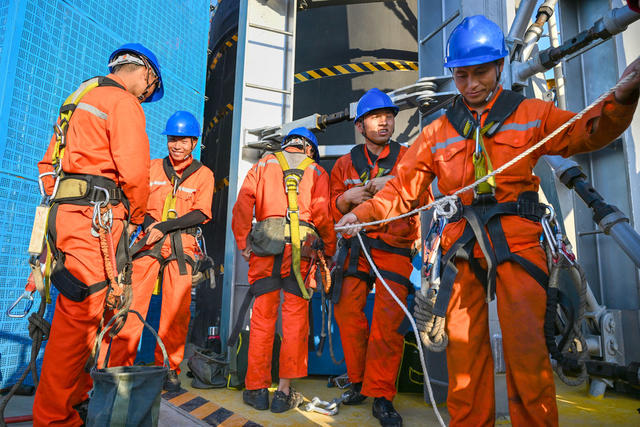 1000千伏南阳—荆门—长沙特高压交流工程 螺山长江大跨越工程 国网特高压公司 山东送变电公司承建 世界上最高、最重、最大的特高压铁塔