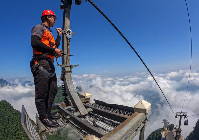 张家界天门山 国家森林公园 天门山索道 检修工 旅游 索道医生