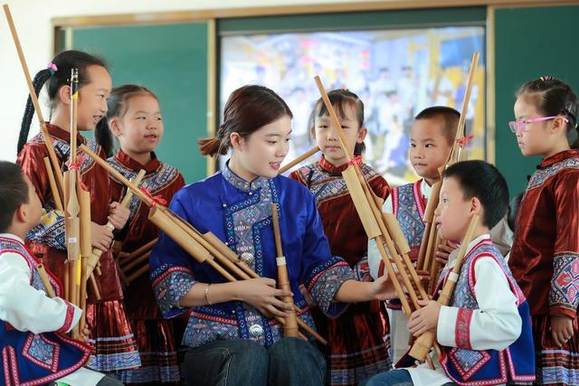 侗族 老师 学生 芦笙 技艺 校园 传承