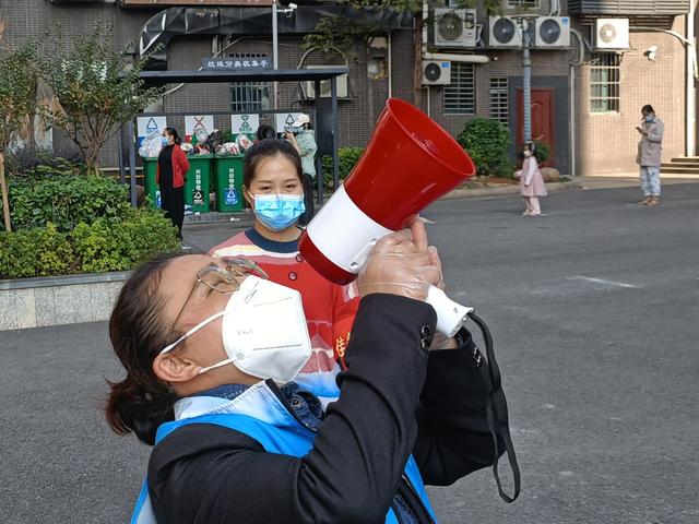 株洲全城静默，小区核酸检测，志愿者不懈努力。