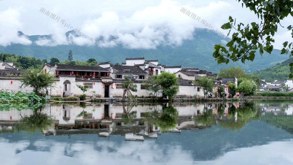 安徽宏村 阴雨天  国画美