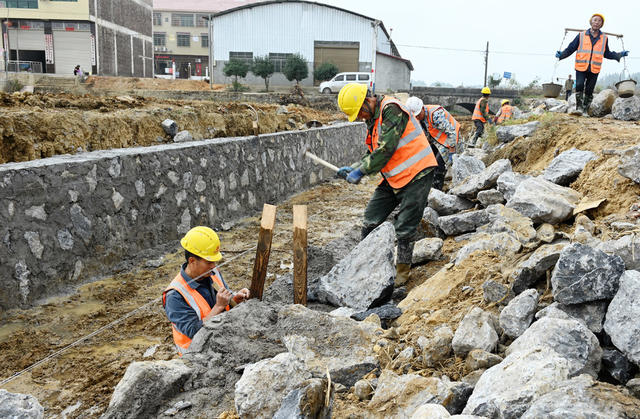 水利设施 农田水利 渠道 冬修水利 农村 工人 水利灌溉  基础设施建设  