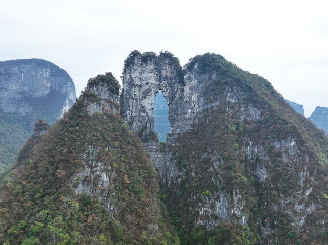小天门 穿洞  岩溶地貌 喀斯特地貌  武陵山