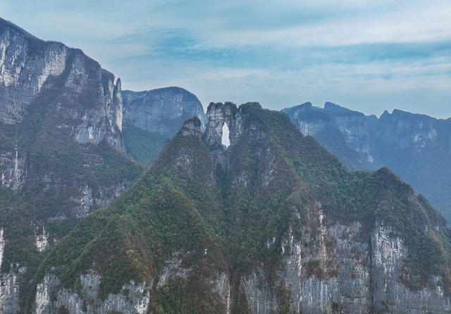 小天门 穿洞  岩溶地貌 喀斯特地貌  武陵山