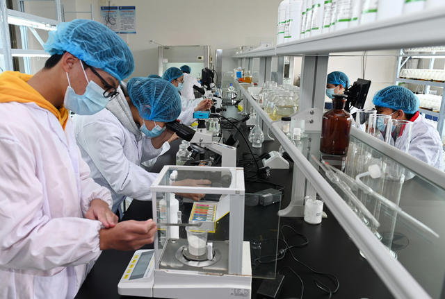 职业教育,,,,人才市场,,学校,,学生,,就业,,机器人,,实践操作,校企合作,专业共建,,企业,,订单培训