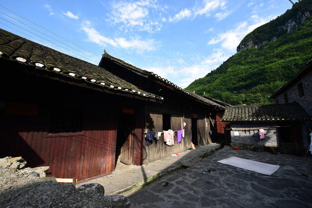 坪朗 苗寨 群山 秀水 民居