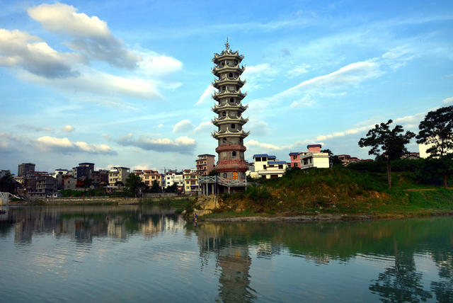 古塔 彩霞 万溶江  相映 古城美景